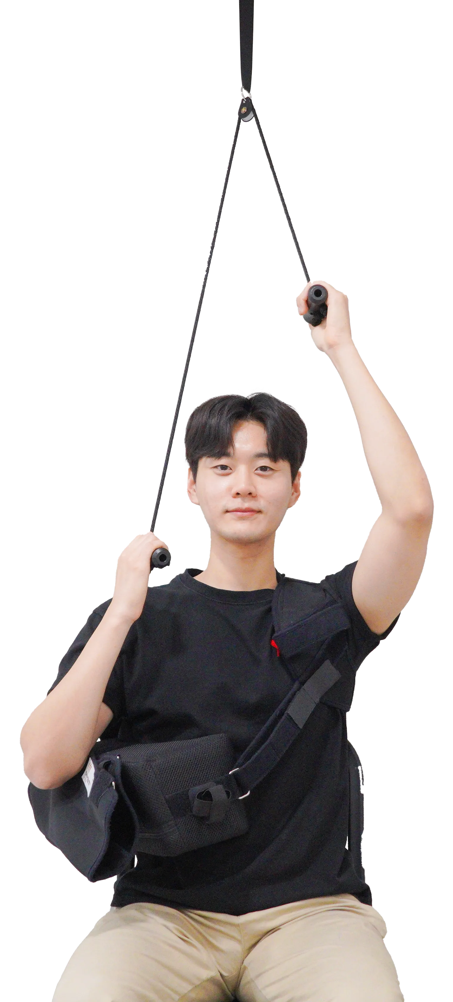 도르래를 이용한 어깨 운동. 문틀에 건 도르래 줄을 양손으로 잡고 건강한 팔로 줄을 당겨 아픈 쪽 팔을 들어 올린다